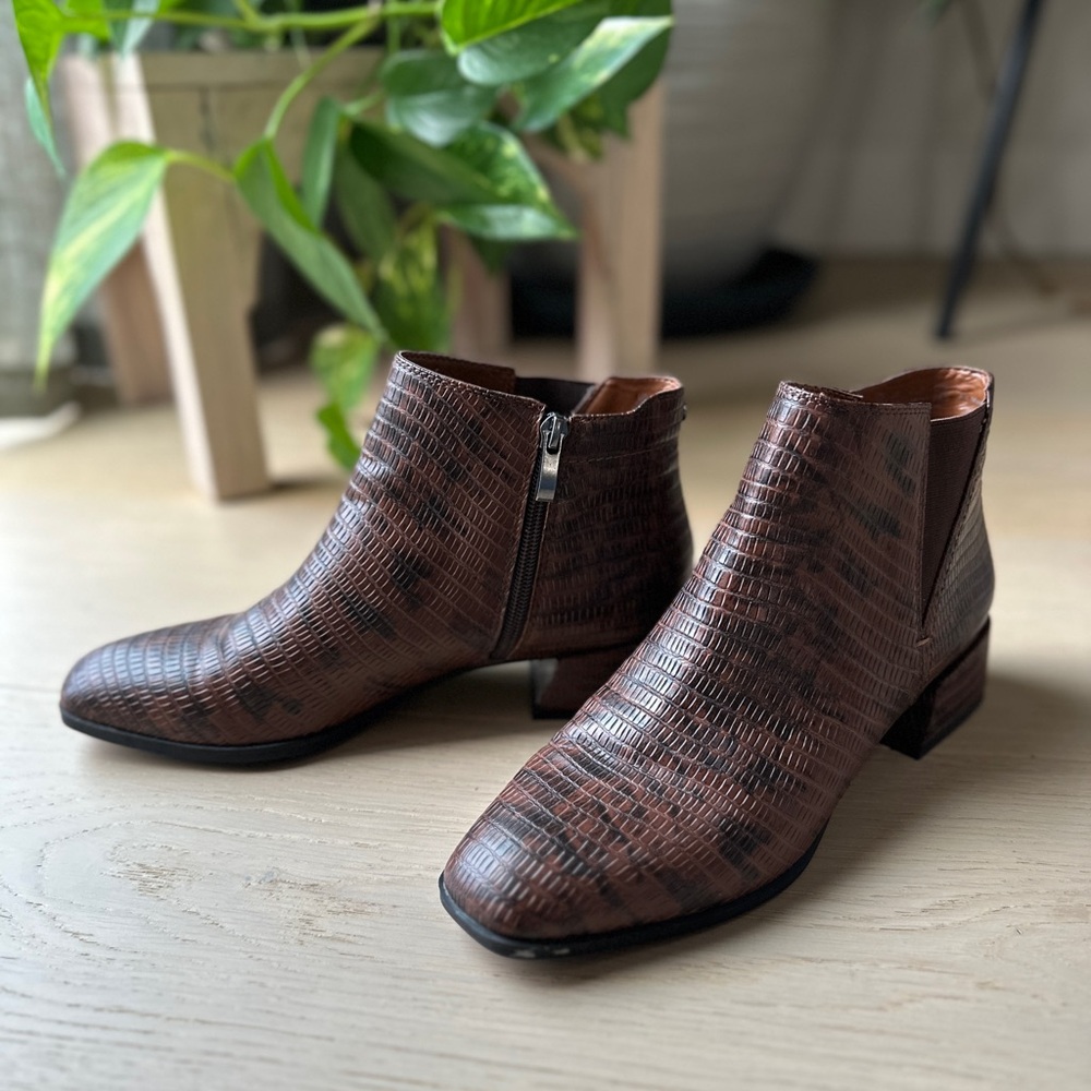 Franco Sorto Brown Textured Ankle Boots size 8.5